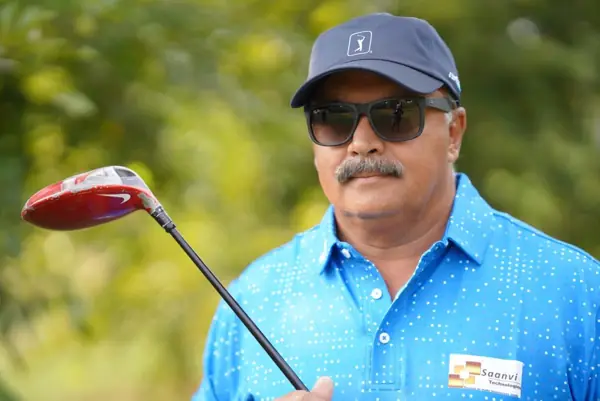 Tigers player holding his driver
